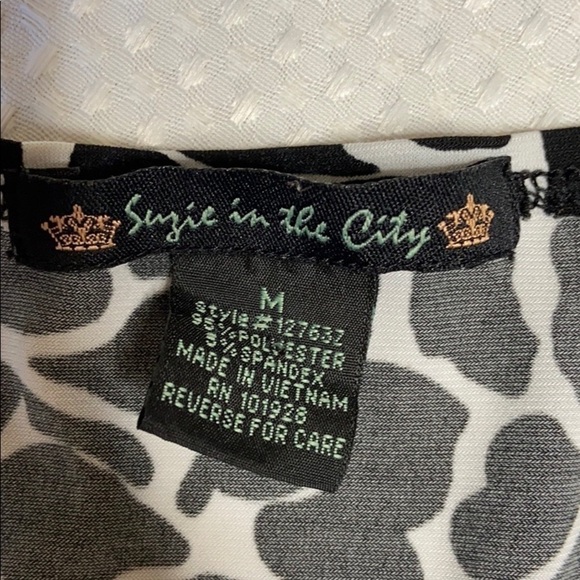 𝅺SUZIE in the City Animal Print Top - Picture 4 of 6